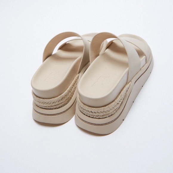 ✅SOLD✅ZARA RUBBERISED FLAT SPORTY SANDALS - Picture 6 of 15